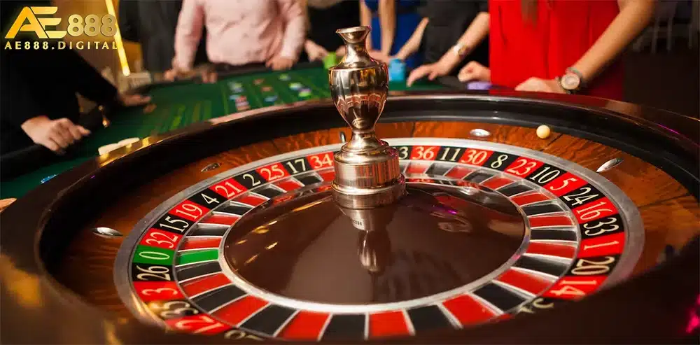 Để chơi Roulette truyền thống, người chơi cần có mặt trực tiếp tại các sòng bạc, tuân thủ nghiêm ngặt quy định và có vốn đủ để tham gia vào các bàn phù hợp